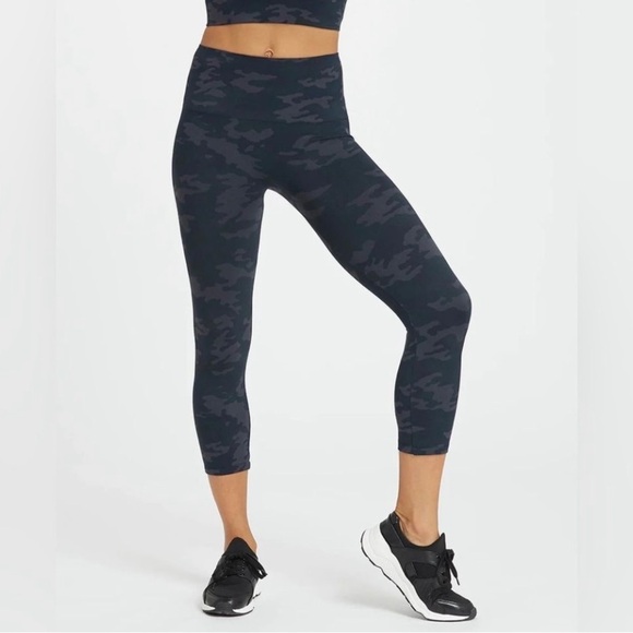Spanx Black Camo Seamless Look At Me Now Cropped Legging Size L - Picture 2 of 12